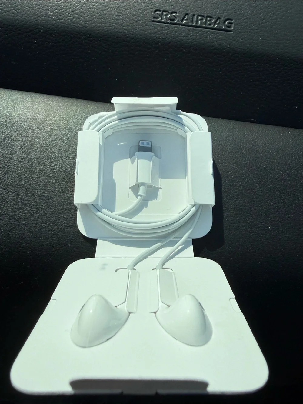 Apple White Wired Earbuds open box (not used)